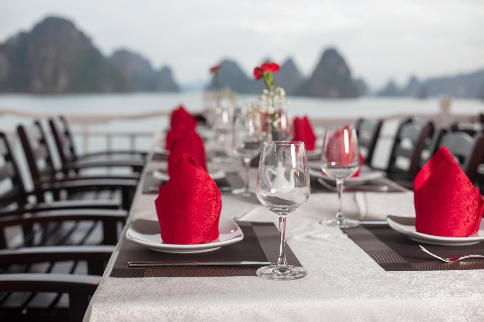 Ruby Cruise Hotel Ha Long Buitenkant foto